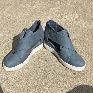 JOURNEE COLLECTION Seena Wedge Women's Blue Slip-On Sneakers  7